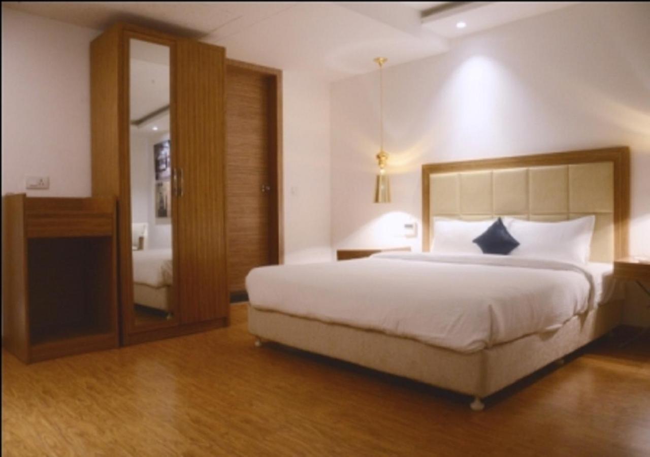Hotel Amora - Rajnandgaon Raj Nandgaon Dış mekan fotoğraf