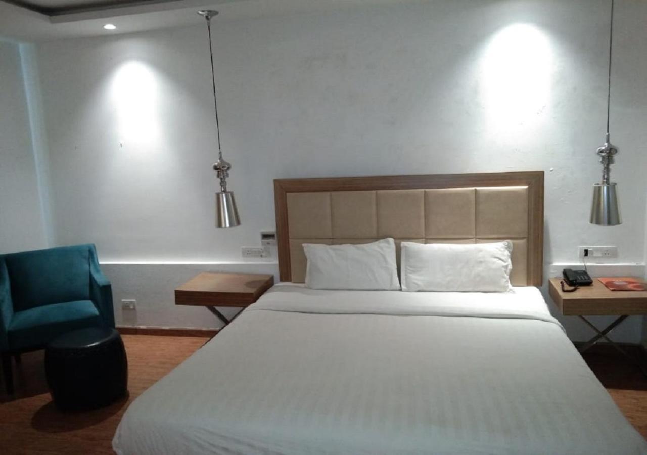 Hotel Amora - Rajnandgaon Raj Nandgaon Dış mekan fotoğraf