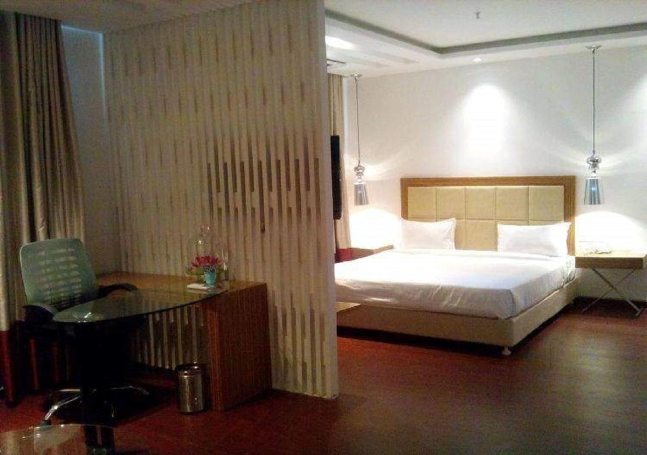 Hotel Amora - Rajnandgaon Raj Nandgaon Dış mekan fotoğraf