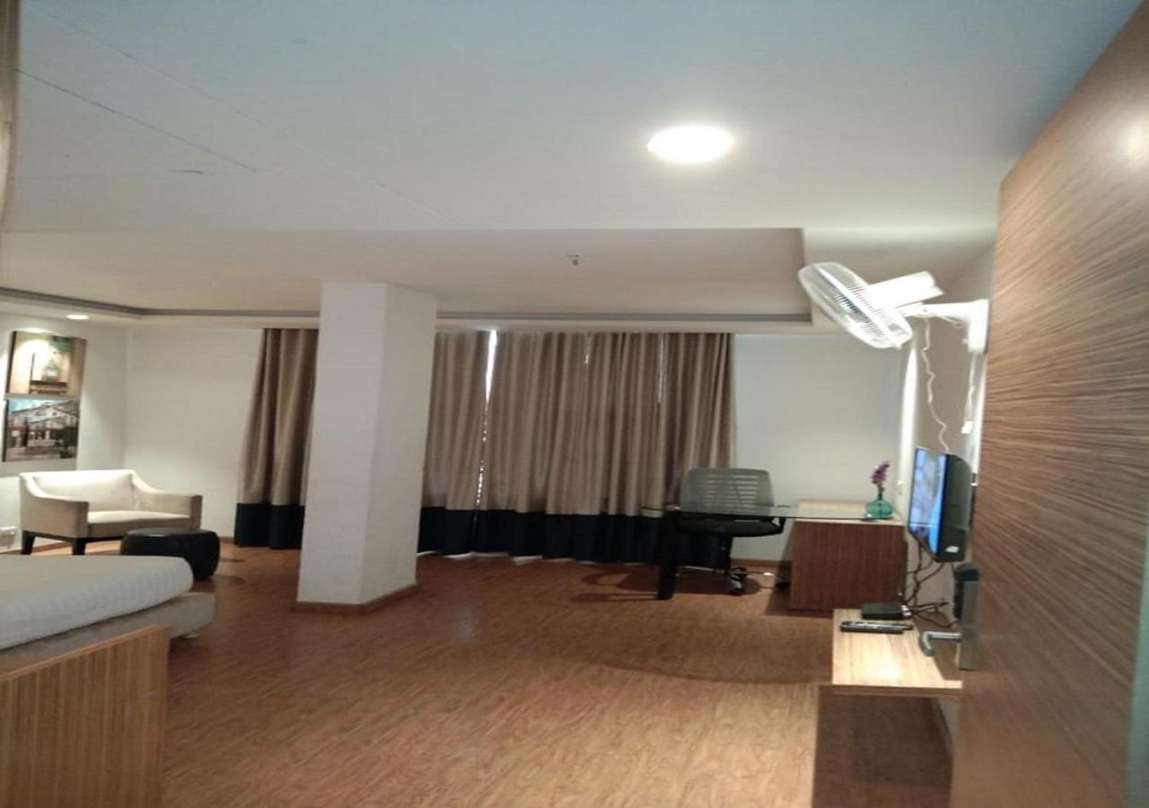 Hotel Amora - Rajnandgaon Raj Nandgaon Dış mekan fotoğraf