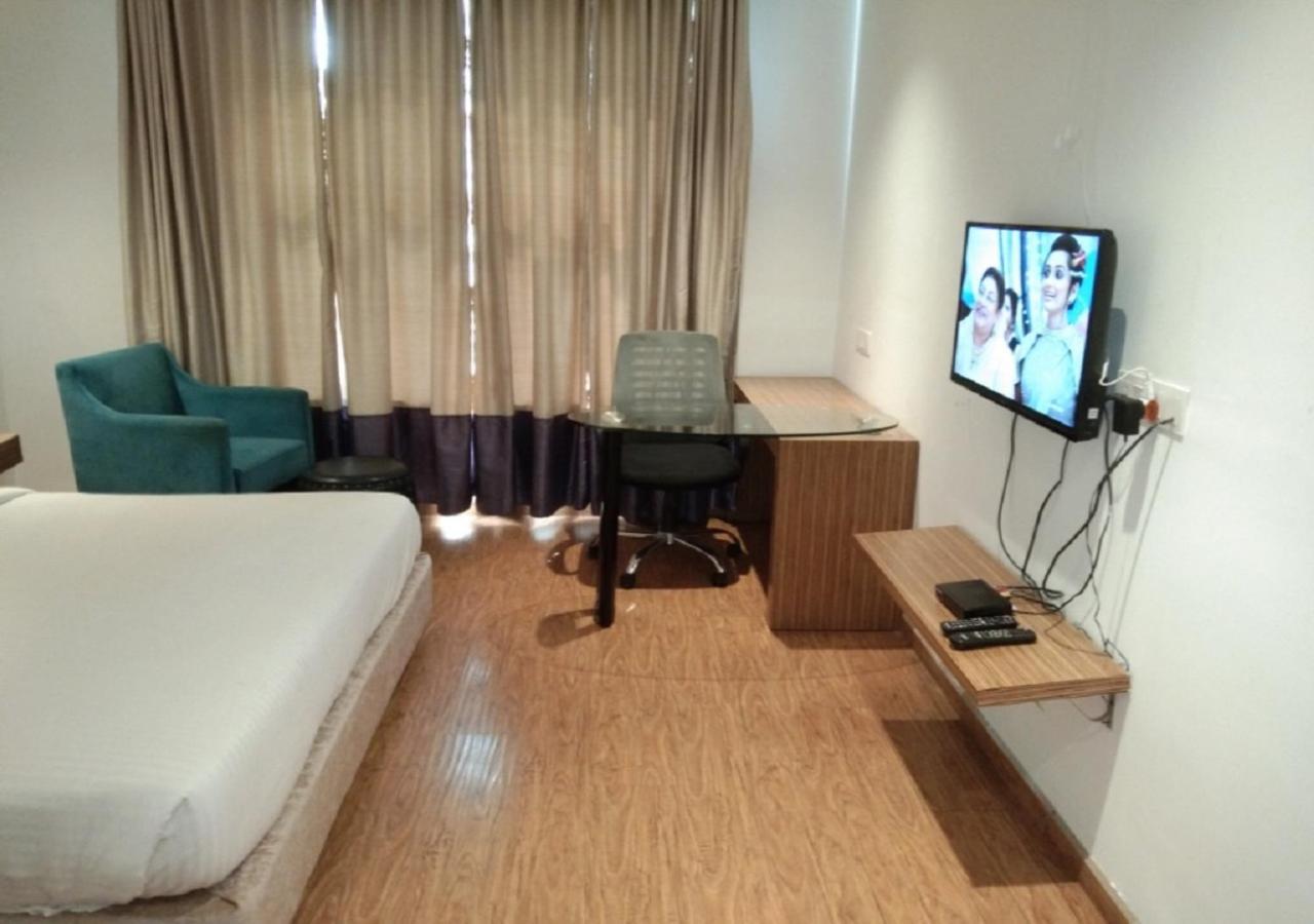 Hotel Amora - Rajnandgaon Raj Nandgaon Dış mekan fotoğraf