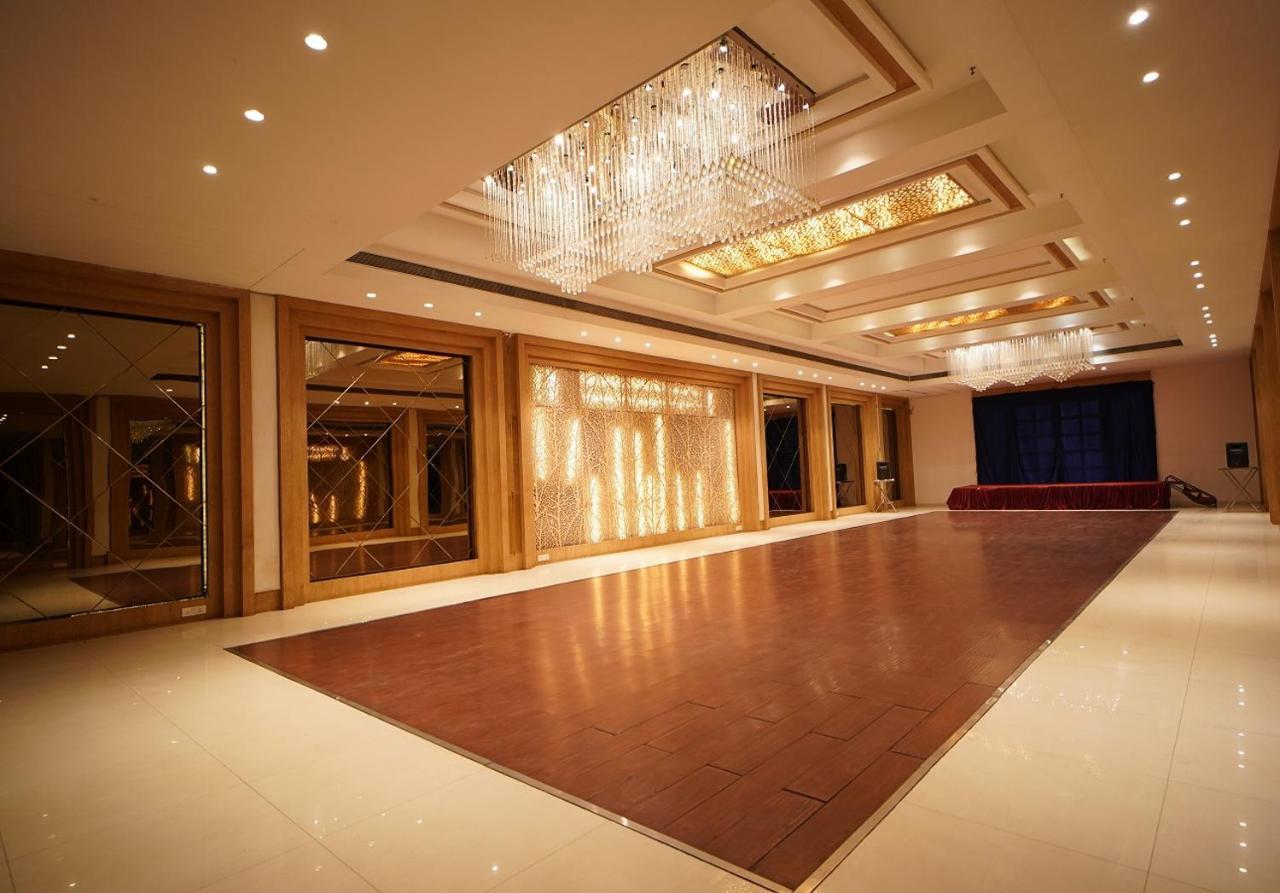 Hotel Amora - Rajnandgaon Raj Nandgaon Dış mekan fotoğraf