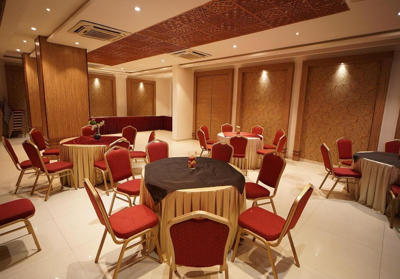 Hotel Amora - Rajnandgaon Raj Nandgaon Dış mekan fotoğraf
