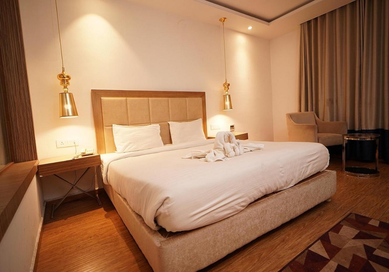Hotel Amora - Rajnandgaon Raj Nandgaon Dış mekan fotoğraf