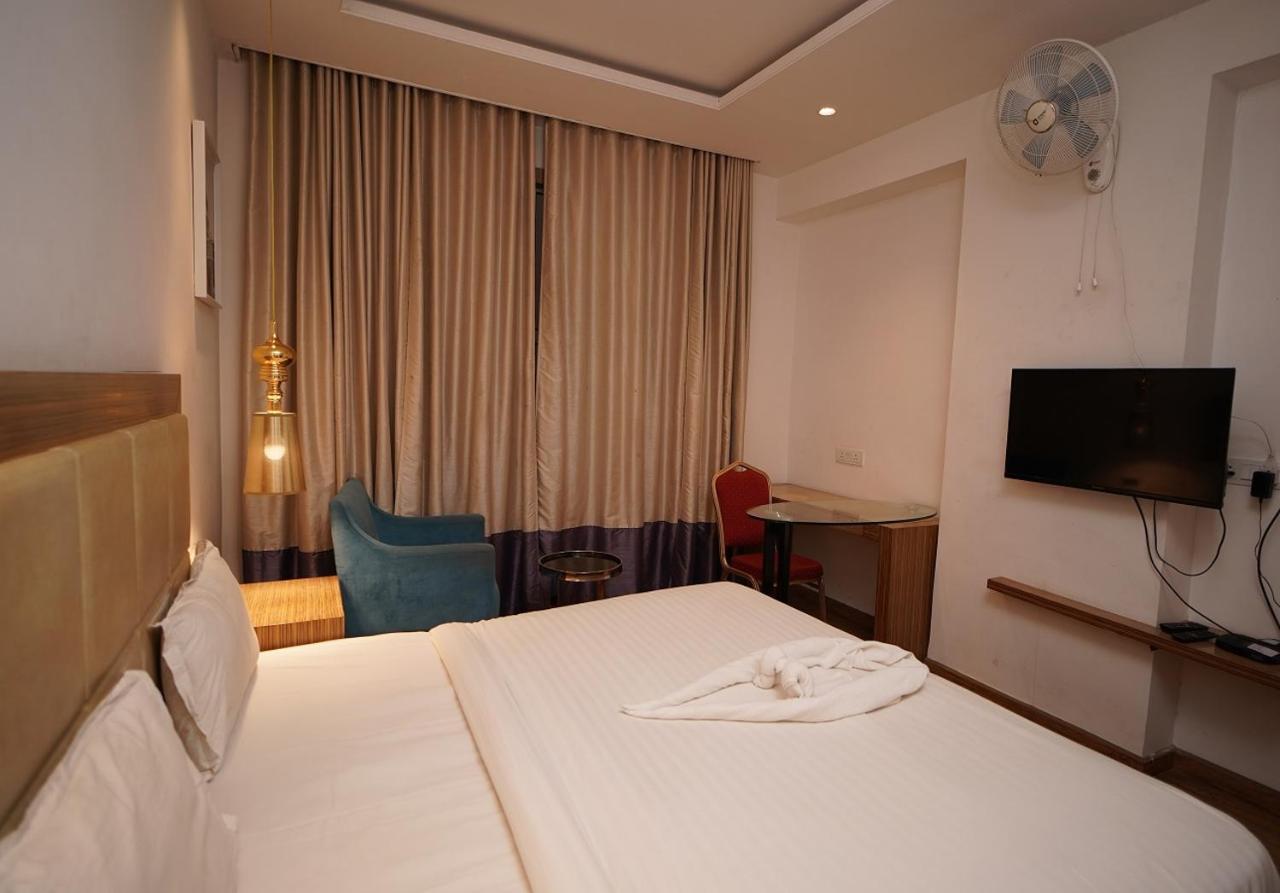 Hotel Amora - Rajnandgaon Raj Nandgaon Dış mekan fotoğraf