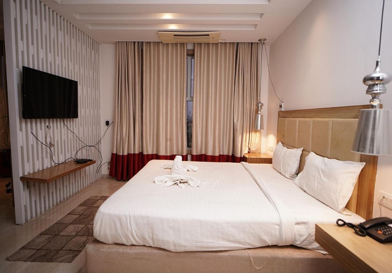 Hotel Amora - Rajnandgaon Raj Nandgaon Dış mekan fotoğraf