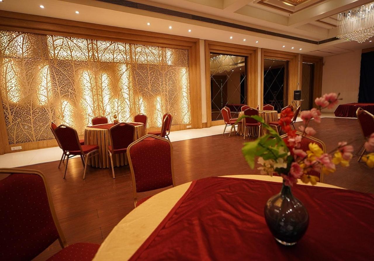 Hotel Amora - Rajnandgaon Raj Nandgaon Dış mekan fotoğraf
