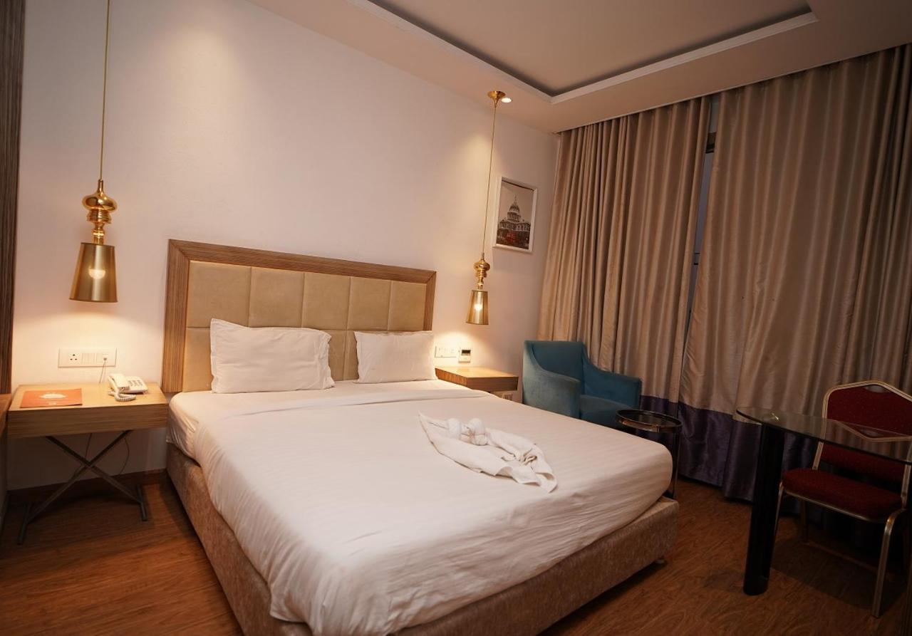 Hotel Amora - Rajnandgaon Raj Nandgaon Dış mekan fotoğraf